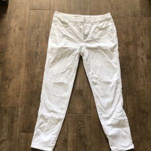Seven 7 Women’s White cropped pants, size 12